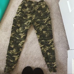 Camo cargo joggers💚